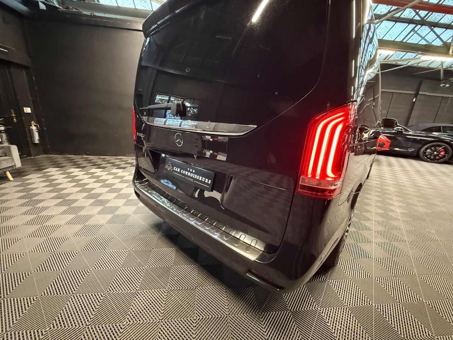 Used Mercedes-Benz V-Class 2023 for sale - 77254944: Photo 15