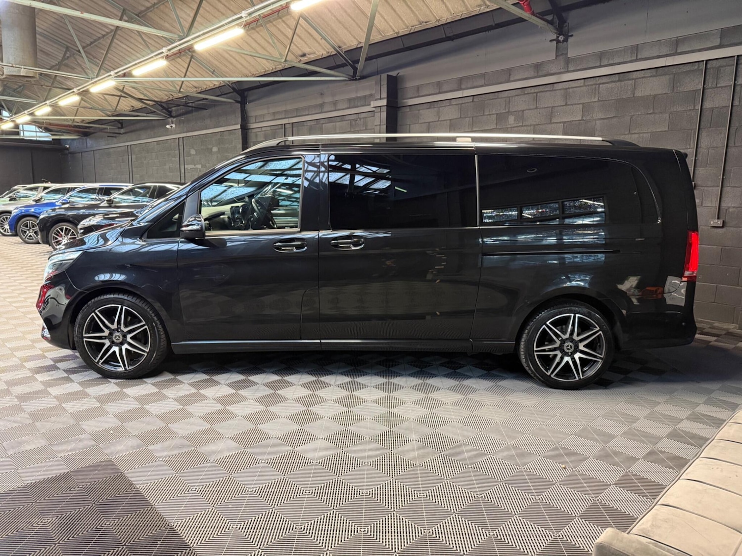 Used Mercedes-Benz V-Class 2023 for sale - 77254944: Photo 5