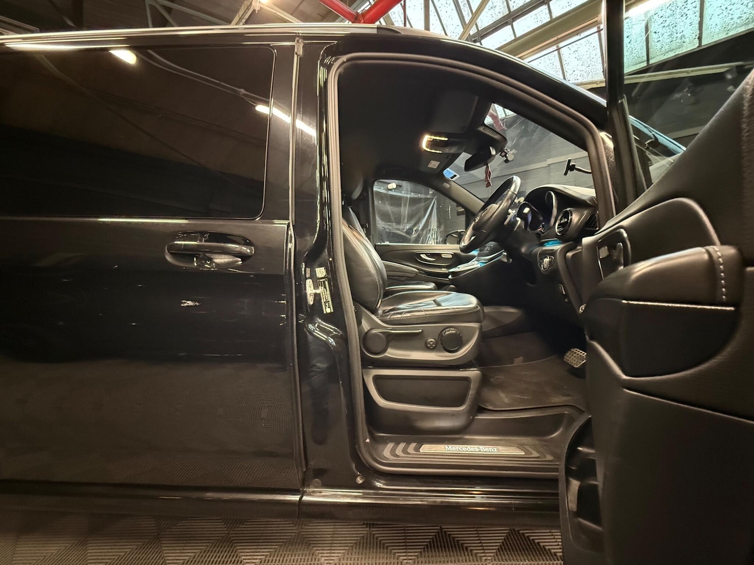 Used Mercedes-Benz V-Class 2023 for sale - 77254944: Photo 6