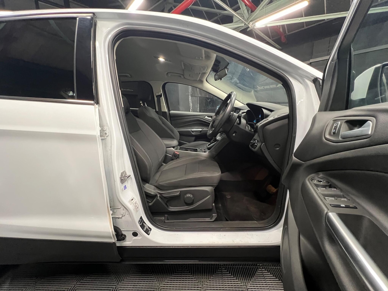 Used Ford Kuga for sale - 76472920: Photo 6