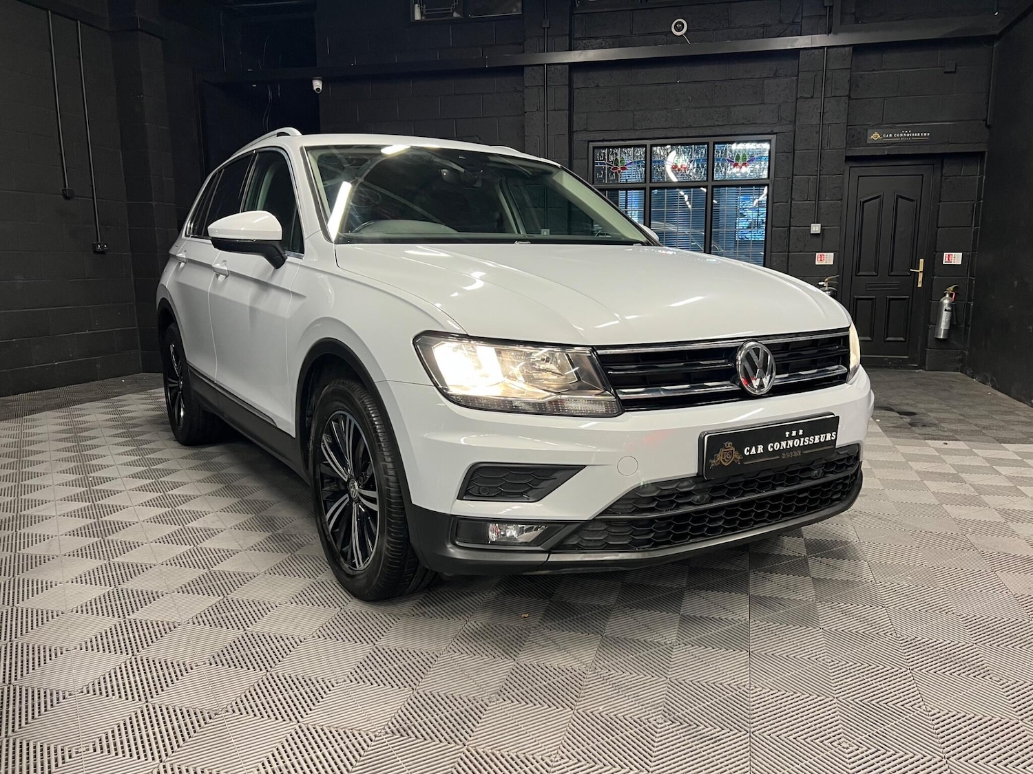 Used Volkswagen Tiguan 2019 for sale - 76424168: Photo 1
