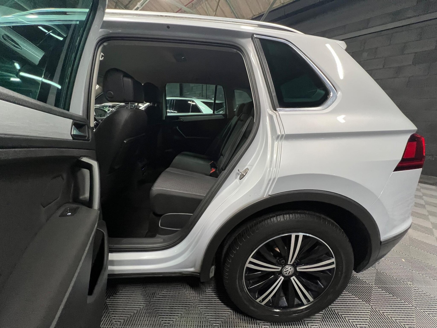 Used Volkswagen Tiguan 2019 for sale - 76424168: Photo 15