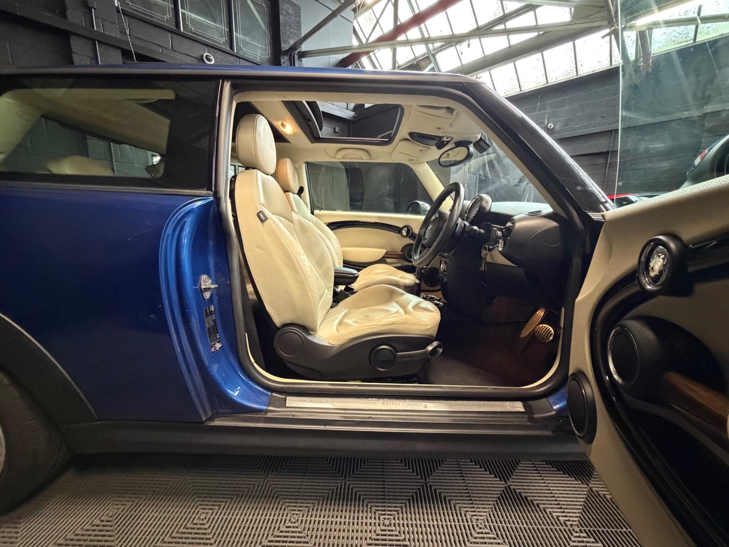 Used MINI Hatch 2012 for sale - 77853599: Photo 6