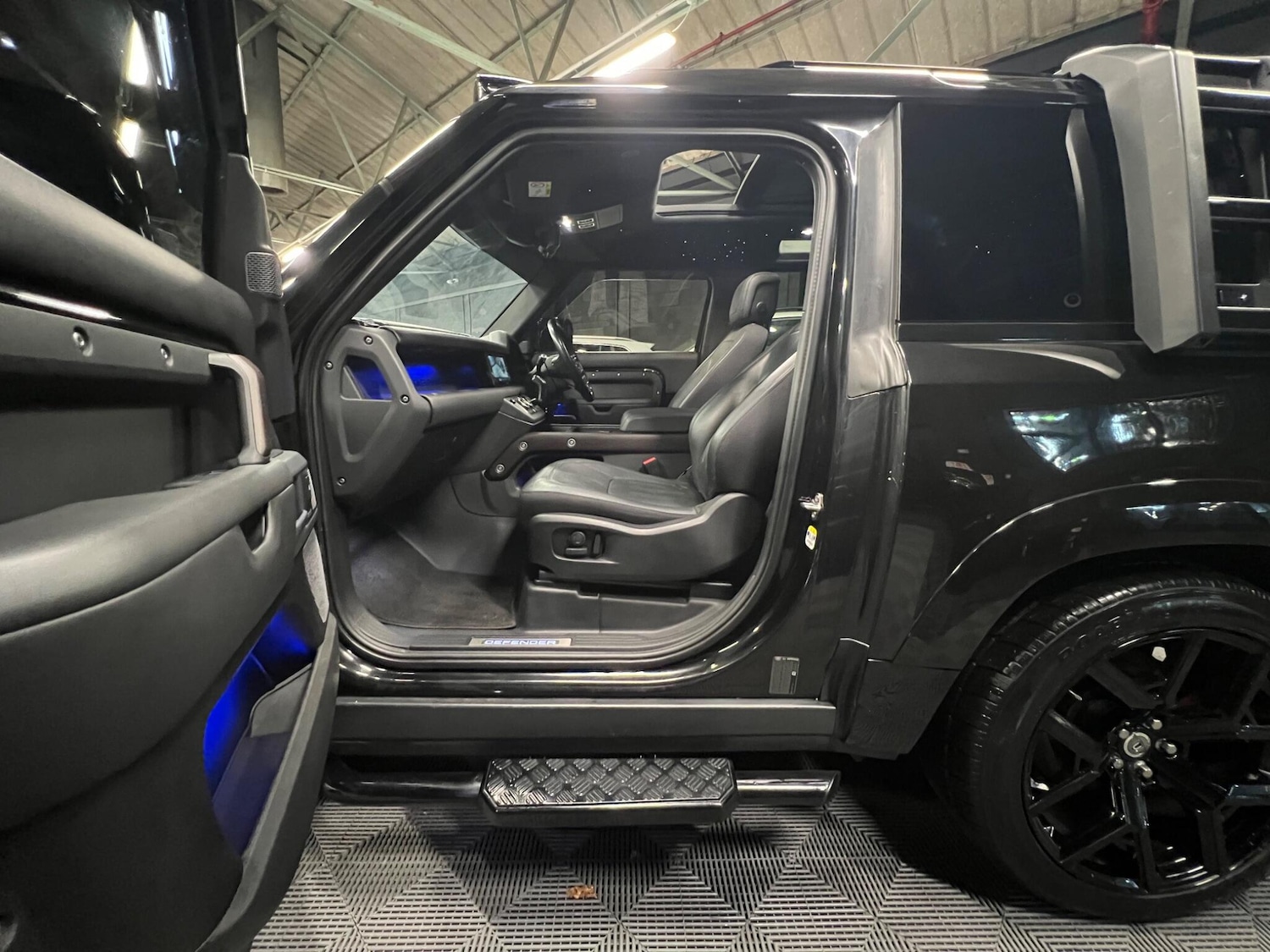 Used Land Rover Defender 2021 for sale - 76499563: Photo 10