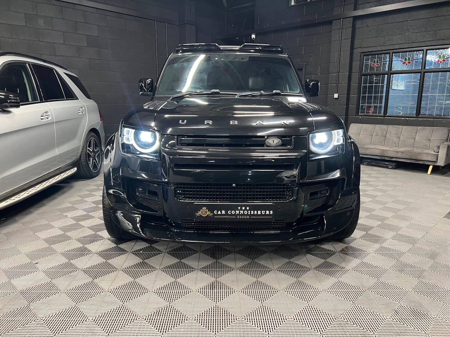 Used Land Rover Defender 2021 for sale - 76499563: Photo 2