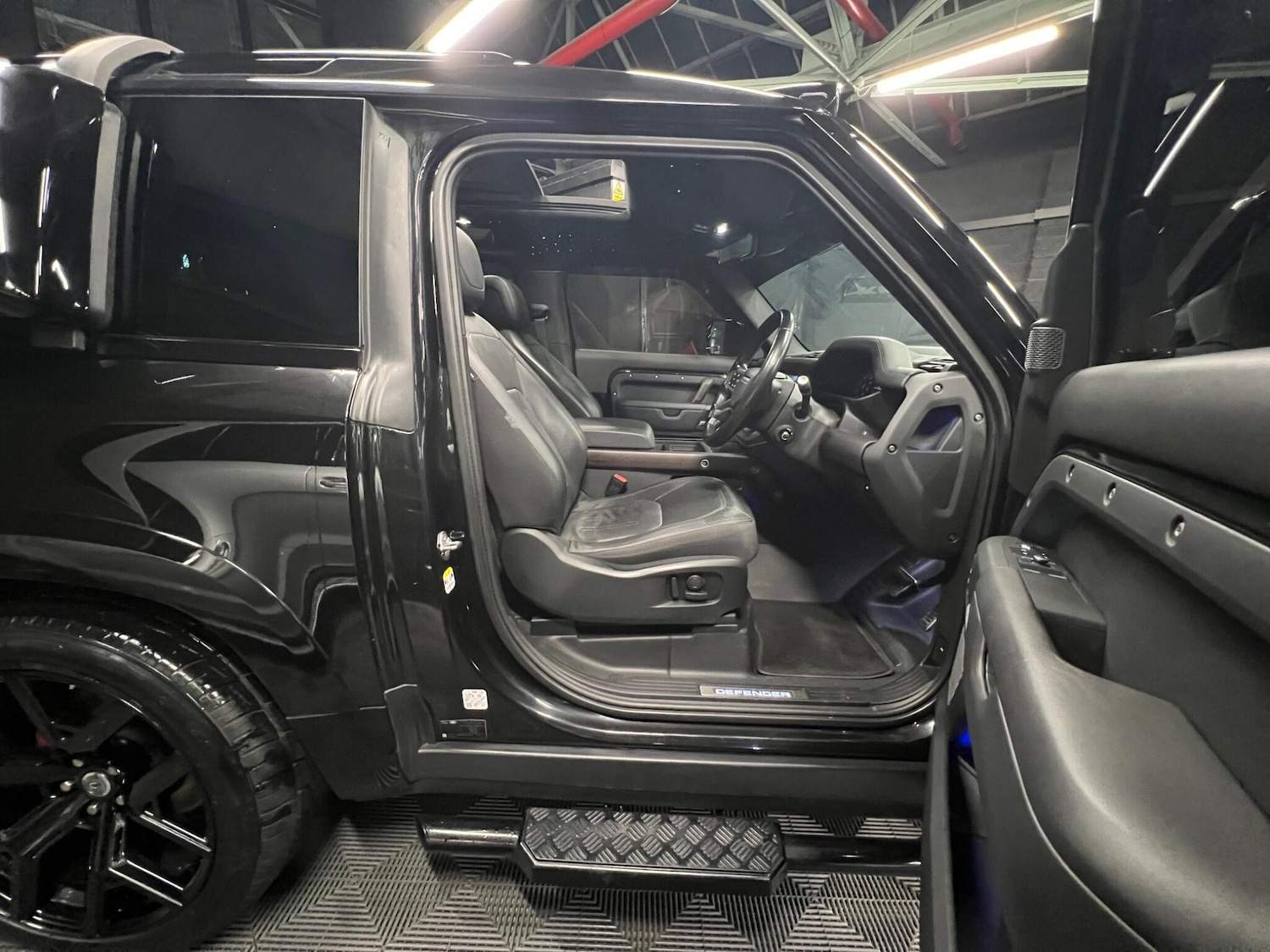 Used Land Rover Defender 2021 for sale - 76499563: Photo 6