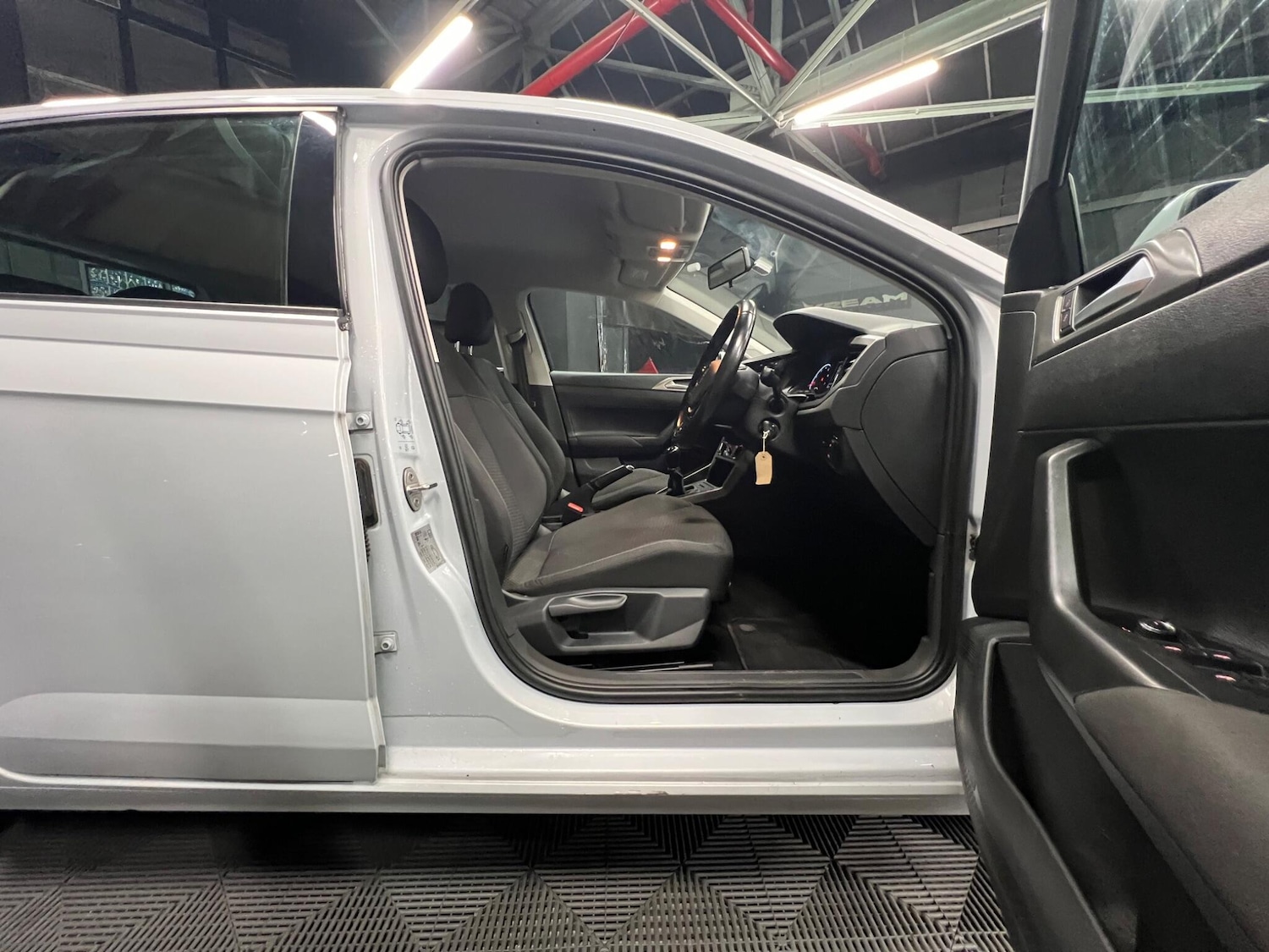 Used Volkswagen Polo 2019 for sale - 76592188: Photo 6