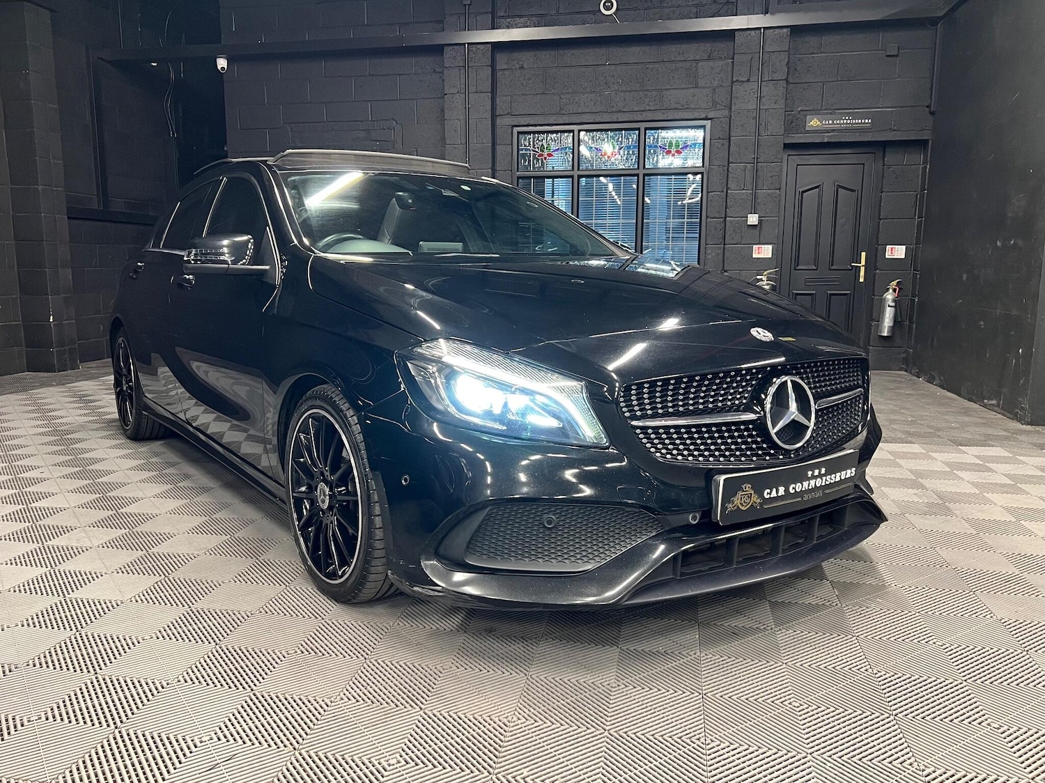 Used Mercedes-Benz A-Class 2018 for sale - 76942629: Photo 1