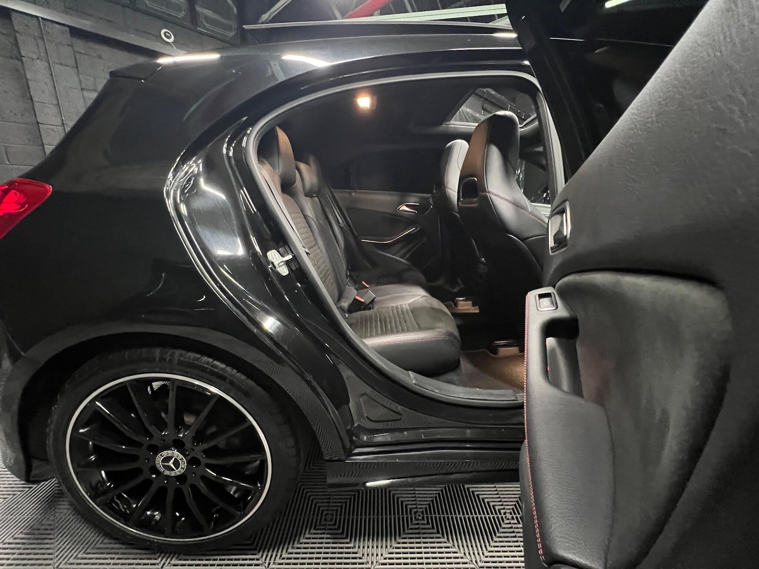 Used Mercedes-Benz A-Class 2018 for sale - 76942629: Photo 18