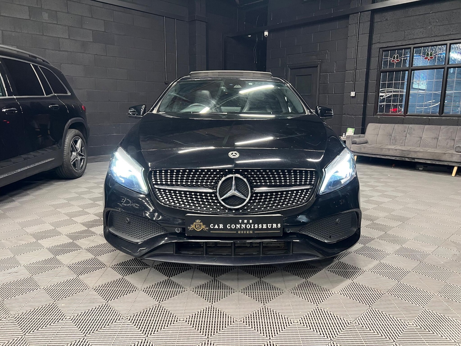 Used Mercedes-Benz A-Class 2018 for sale - 76942629: Photo 2