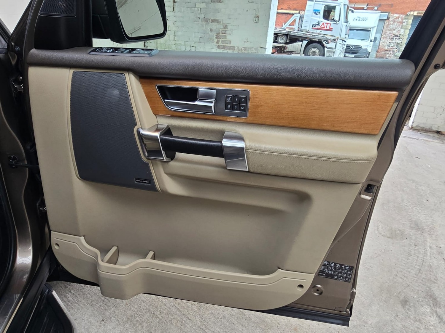 Used Land Rover Discovery 2011 for sale - 78031645: Photo 46