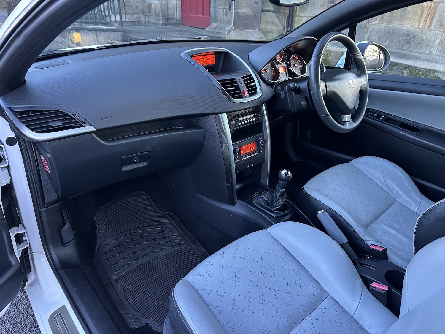 Used Peugeot 207 CC 2014 for sale - 77159269: Photo 16