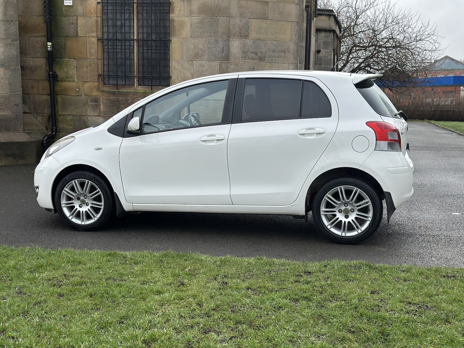 Used Toyota Yaris 2011 for sale - 77694319: Photo 10