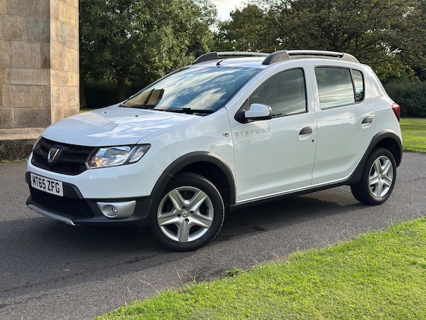 Used Dacia Sandero Stepway 2015 for sale - 75535611: Photo 2