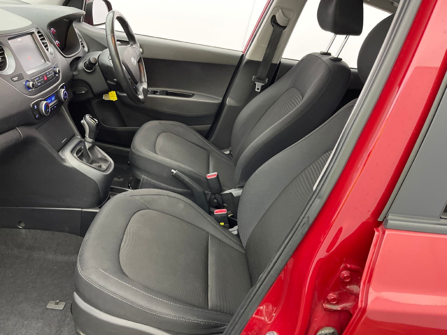 Used Hyundai i10 2018 for sale - 77609895: Photo 8