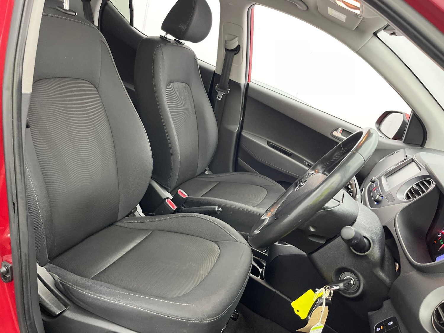 Used Hyundai i10 2018 for sale - 77609895: Photo 9