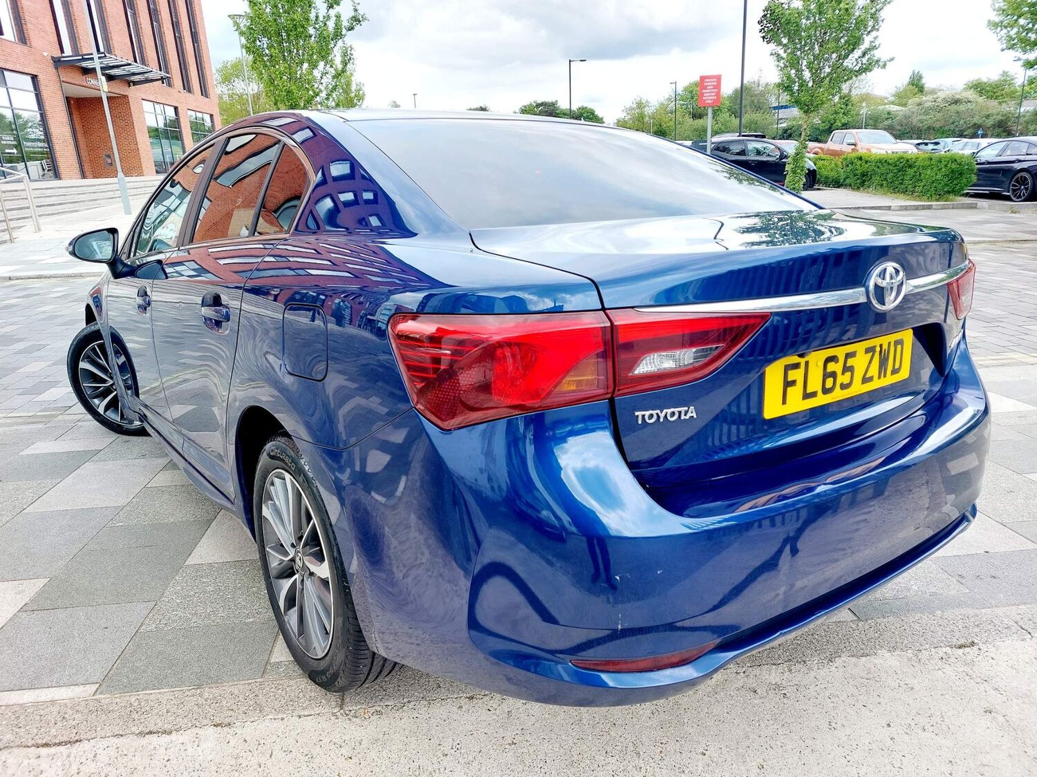 Used Toyota Avensis 2015 for sale - 76329774: Photo 2