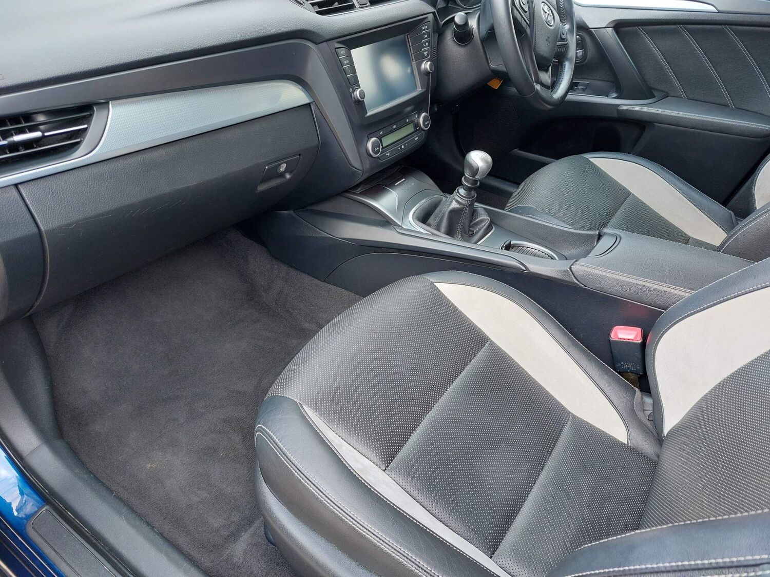 Used Toyota Avensis 2015 for sale - 76329774: Photo 22