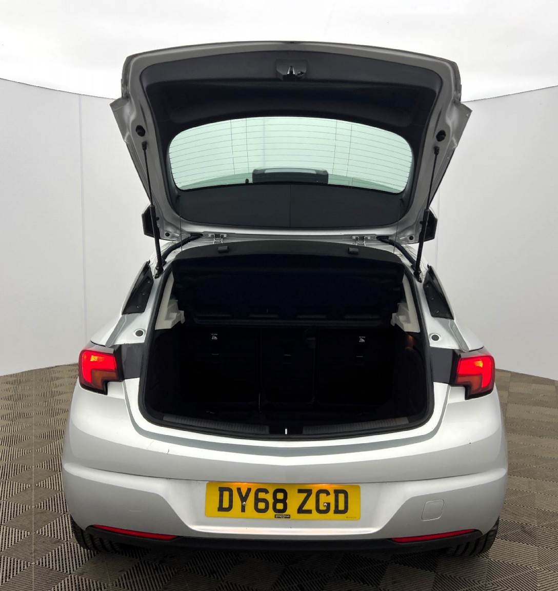 Used Vauxhall Astra 2018 for sale - 77409528: Photo 15