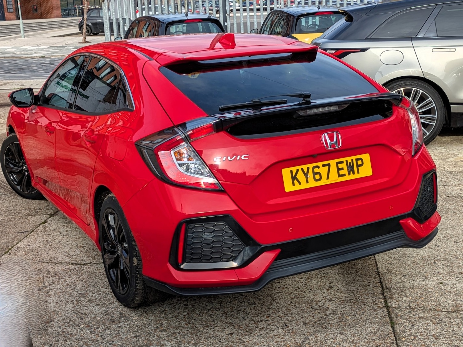 Used Honda Civic 2017 for sale - 76471269: Photo 2