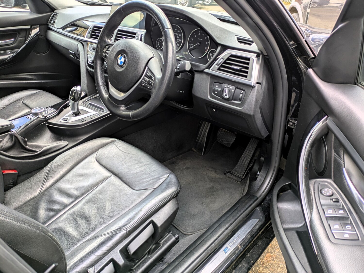 Used BMW 3 Series 2018 for sale - 77572743: Photo 11