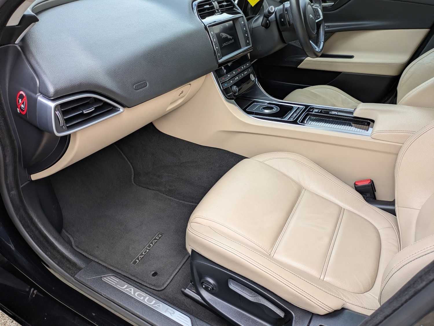 Used Jaguar XE 2017 for sale - 76387369: Photo 12