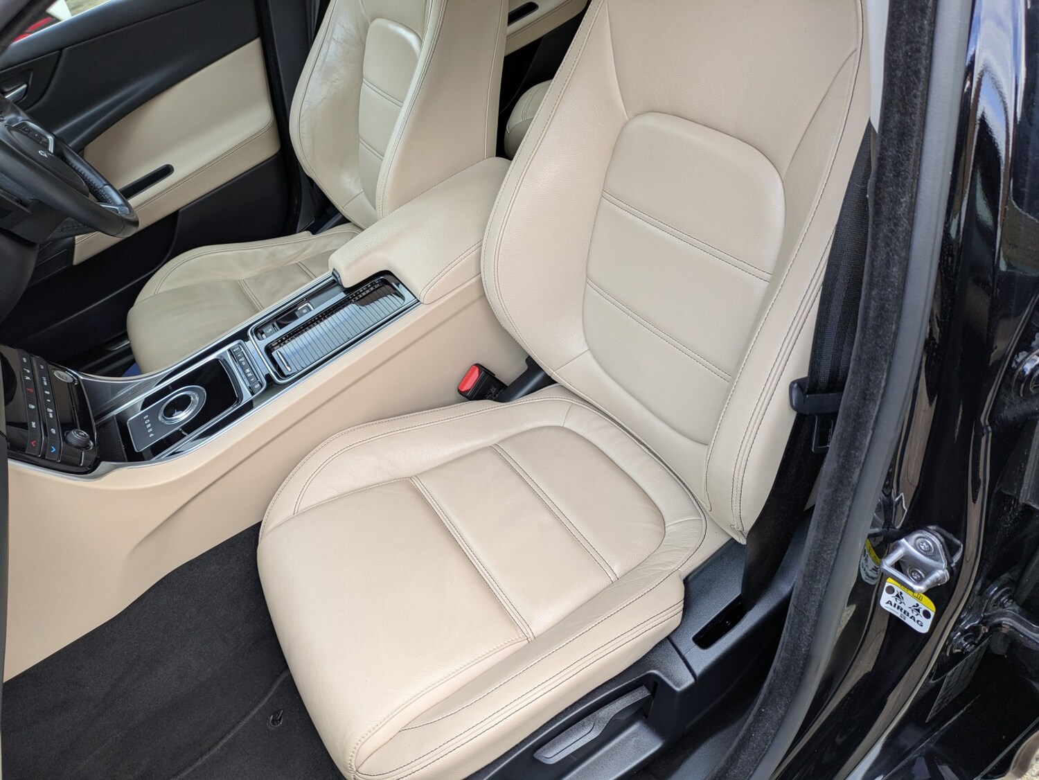 Used Jaguar XE 2017 for sale - 76387369: Photo 13