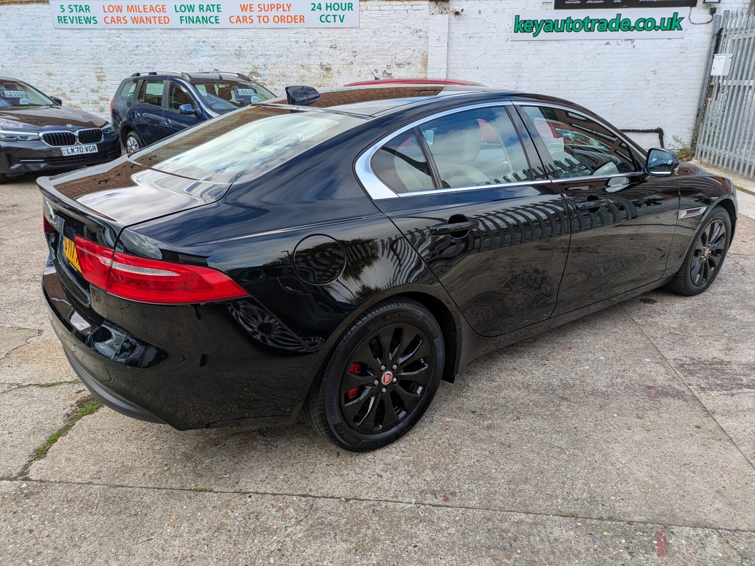 Used Jaguar XE 2017 for sale - 76387369: Photo 5