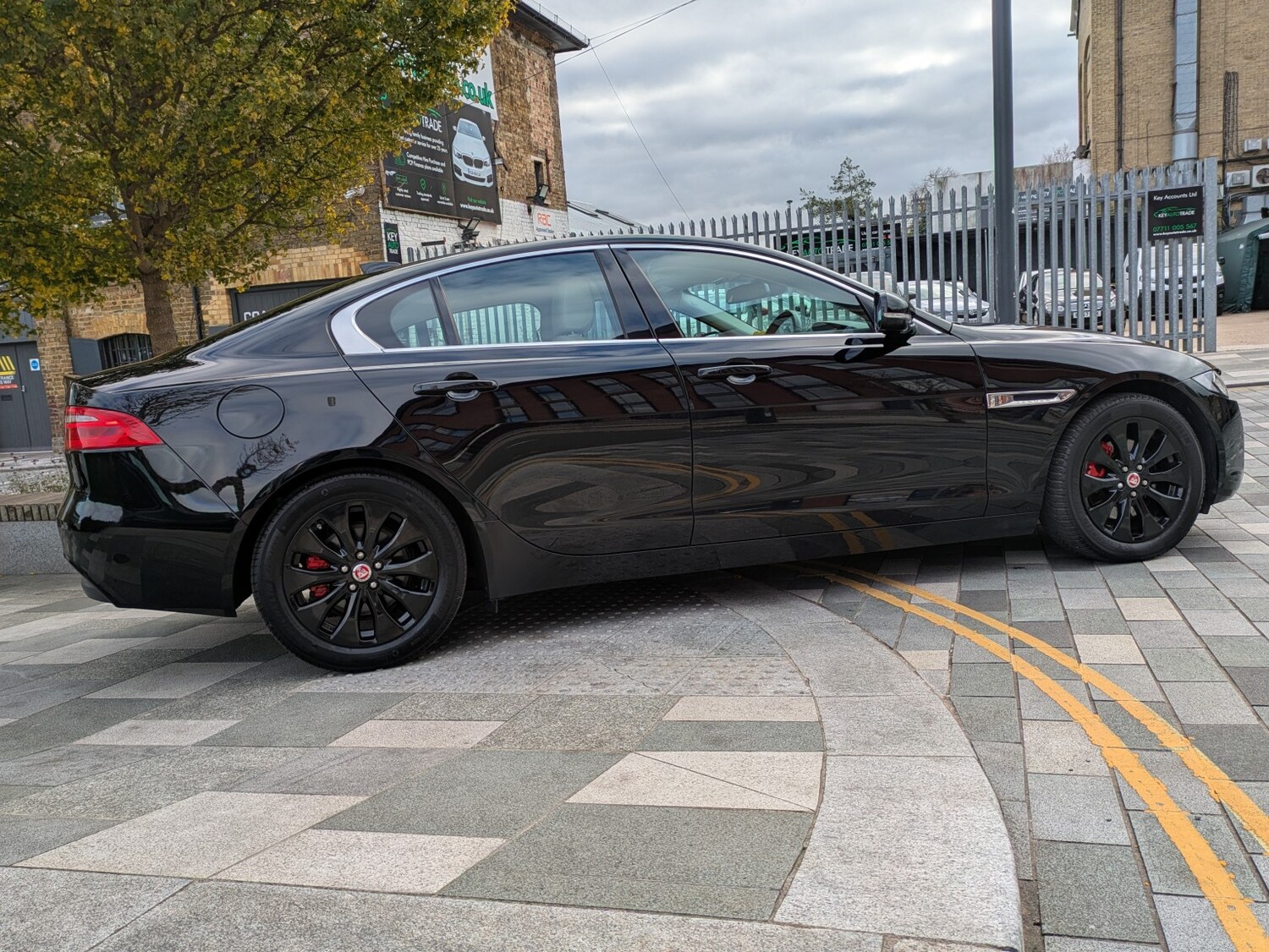 Used Jaguar XE 2017 for sale - 76387369: Photo 6