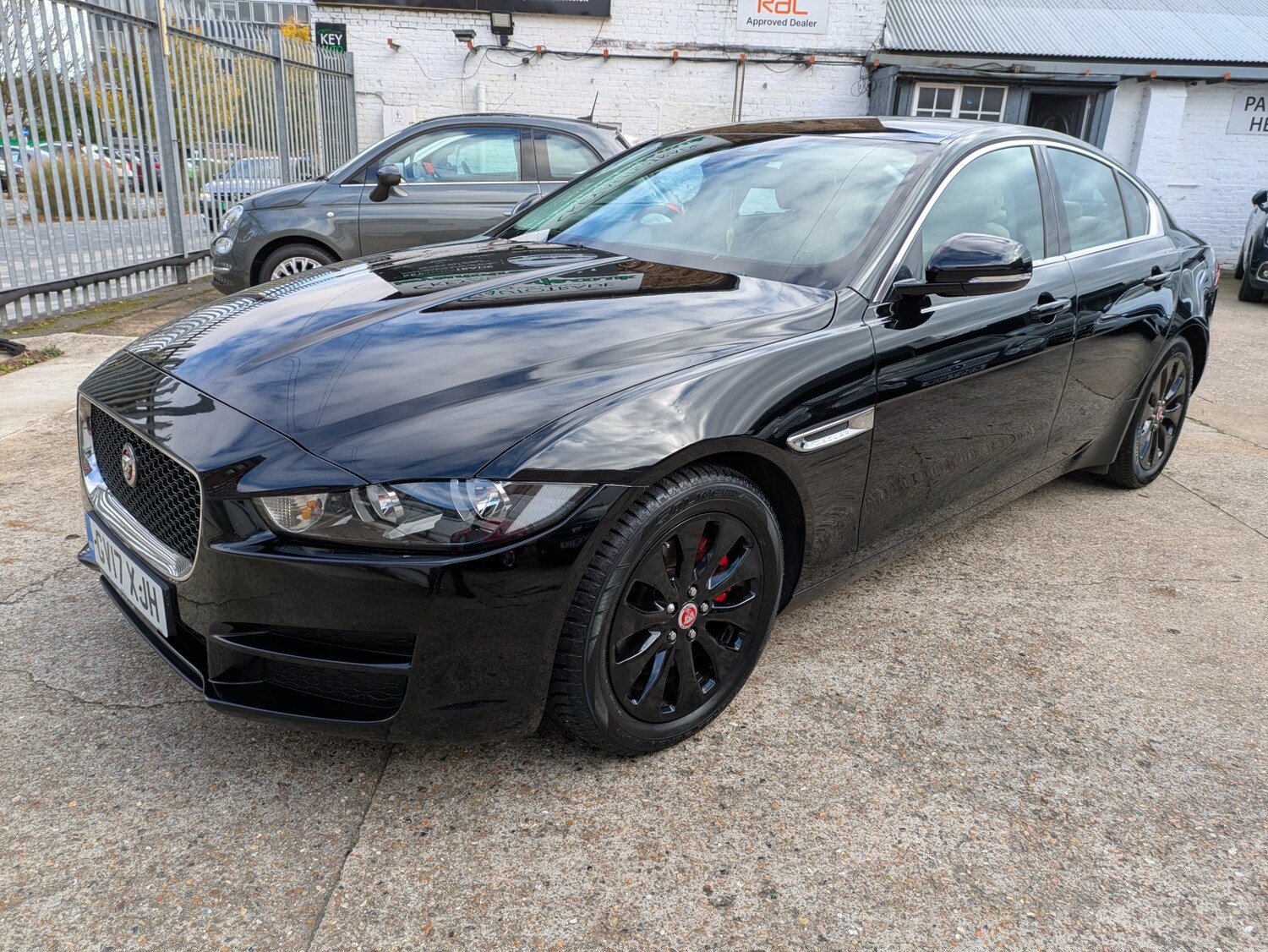 Used Jaguar XE 2017 for sale - 76387369: Photo 7