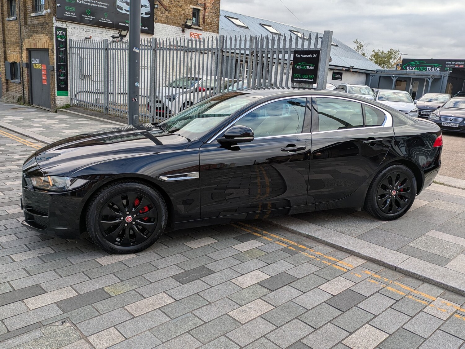 Used Jaguar XE 2017 for sale - 76387369: Photo 8