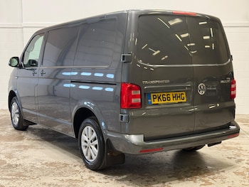 Used Volkswagen Transporter 2016 for sale - 79158302: Photo