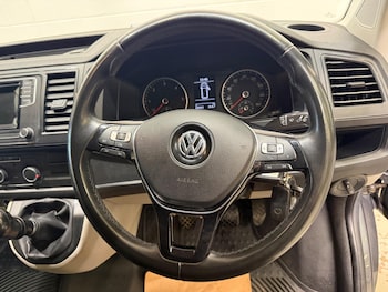 Used Volkswagen Transporter 2016 for sale - 79158302: Photo