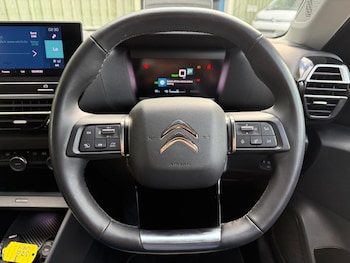 Used Citroen e-C4 2022 for sale - 75647200: Photo