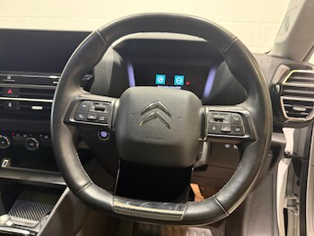 Used Citroen e-C4 2021 for sale - 76645848: Photo