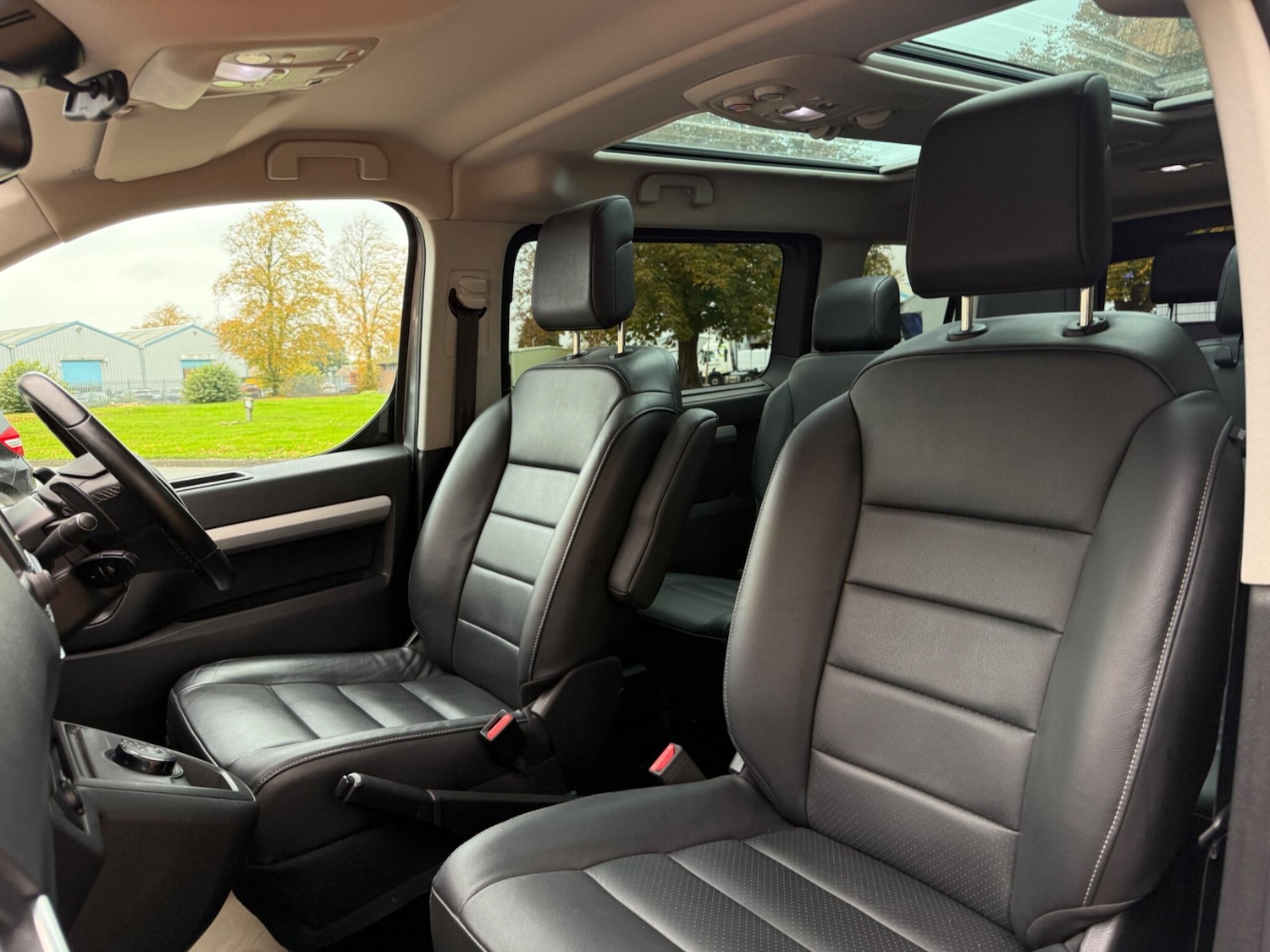 Used Peugeot Traveller 2021 for sale - 76214340: Photo 4