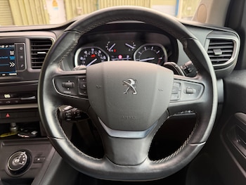 Used Peugeot Traveller 2022 for sale - 75552124: Photo