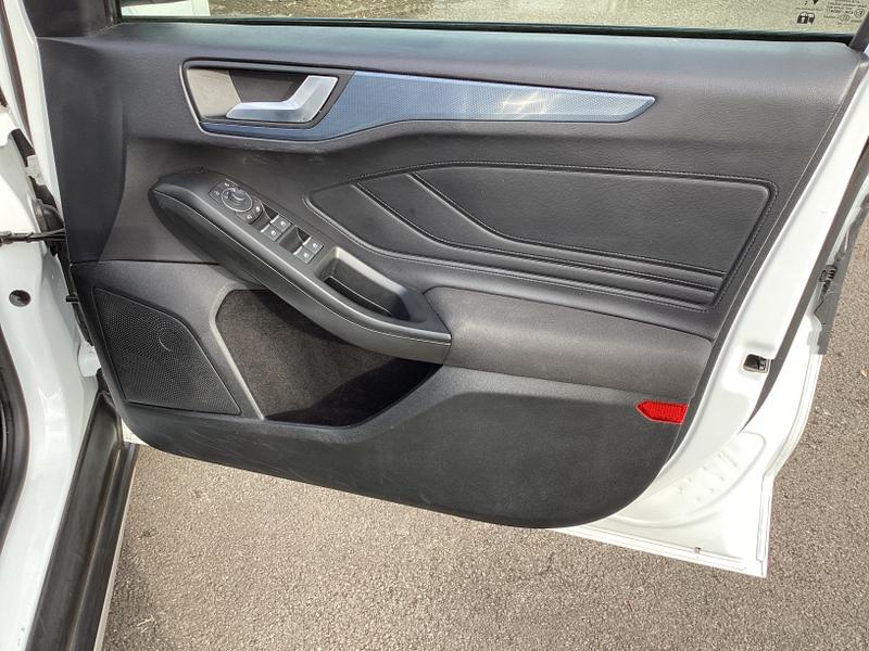 Used Ford Focus 2023 for sale - 76028094: Photo 30