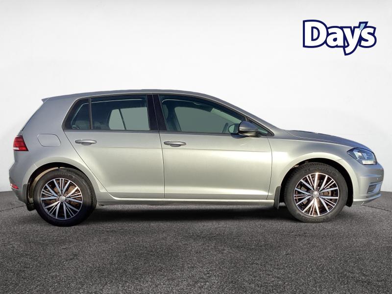 Used Volkswagen Golf 2017 for sale - 77148103: Photo 10