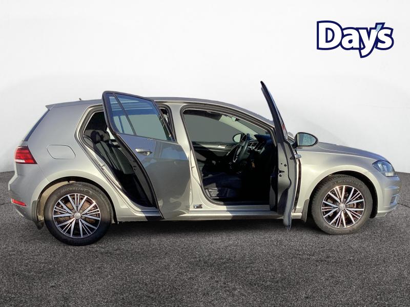 Used Volkswagen Golf 2017 for sale - 77148103: Photo 11