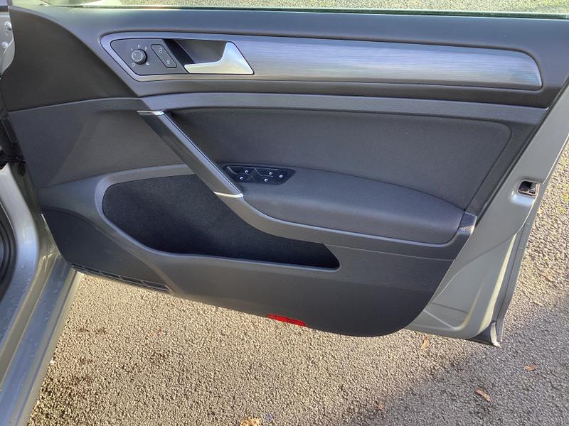 Used Volkswagen Golf 2017 for sale - 77148103: Photo 28