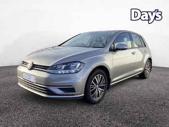 Used Volkswagen Golf 2017 for sale - 77148103: Photo