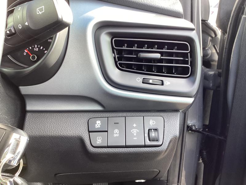 Used Kia Stonic 2023 for sale - 75632632: Photo 19