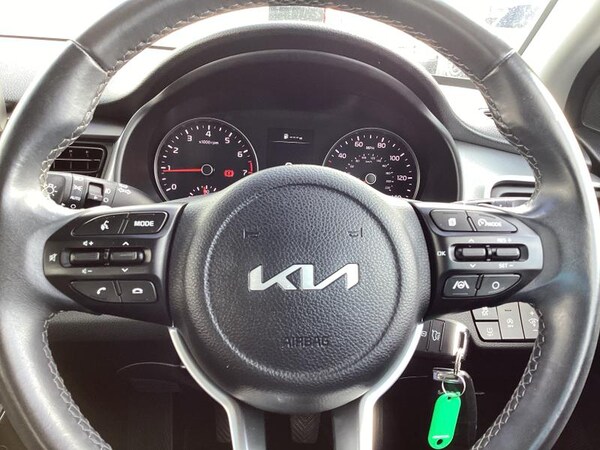 Used Kia Stonic 2023 for sale - 75632632: Photo 23