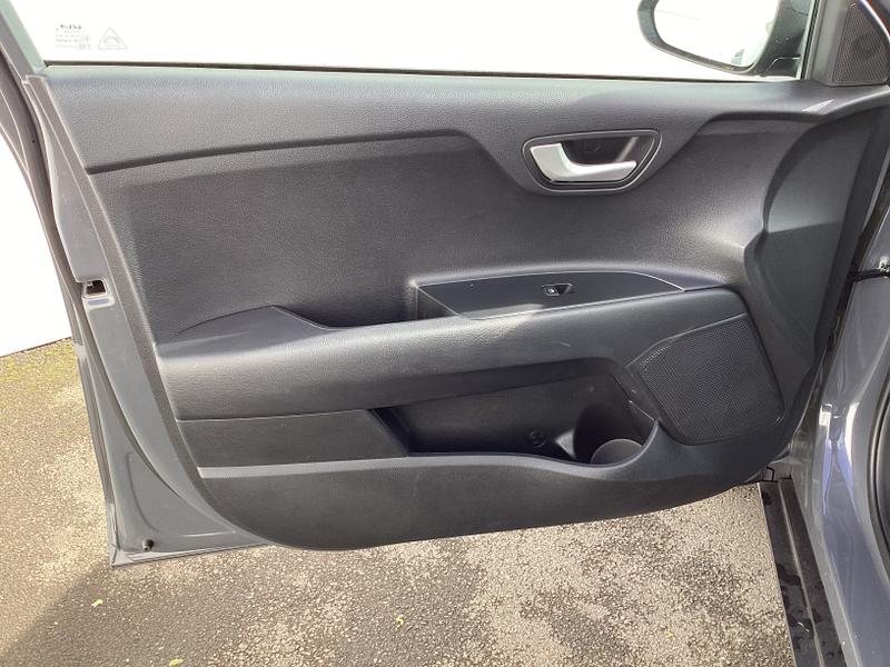 Used Kia Stonic 2023 for sale - 75632632: Photo 27