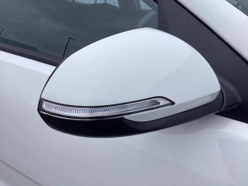 Used Kia Stonic 2023 for sale - 76056128: Photo 14