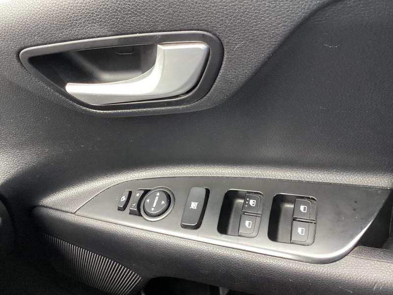 Used Kia Stonic 2023 for sale - 76056128: Photo 28