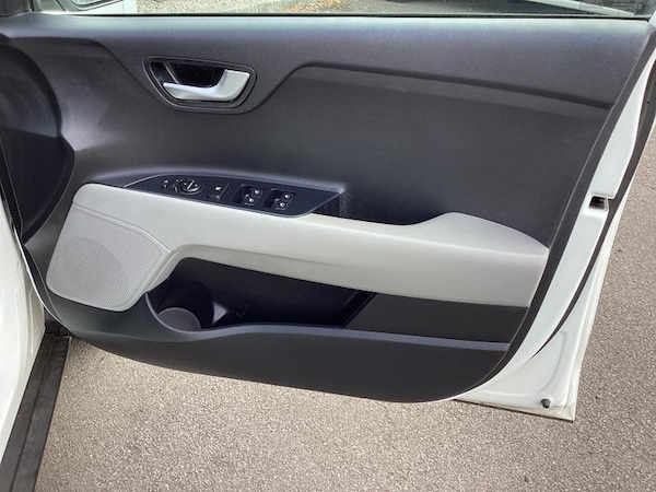 Used Kia Stonic 2019 for sale - 75489850: Photo 31