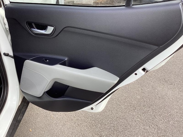 Used Kia Stonic 2019 for sale - 75489850: Photo 32