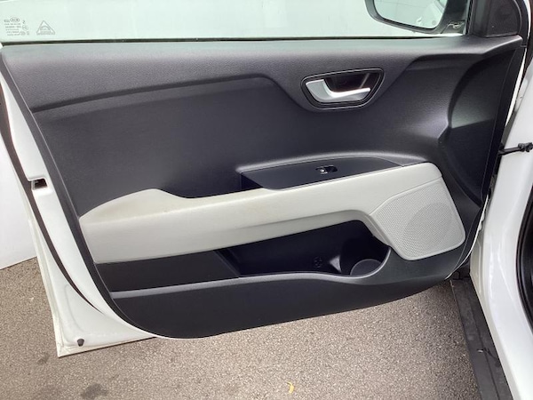 Used Kia Stonic 2019 for sale - 75489850: Photo 33